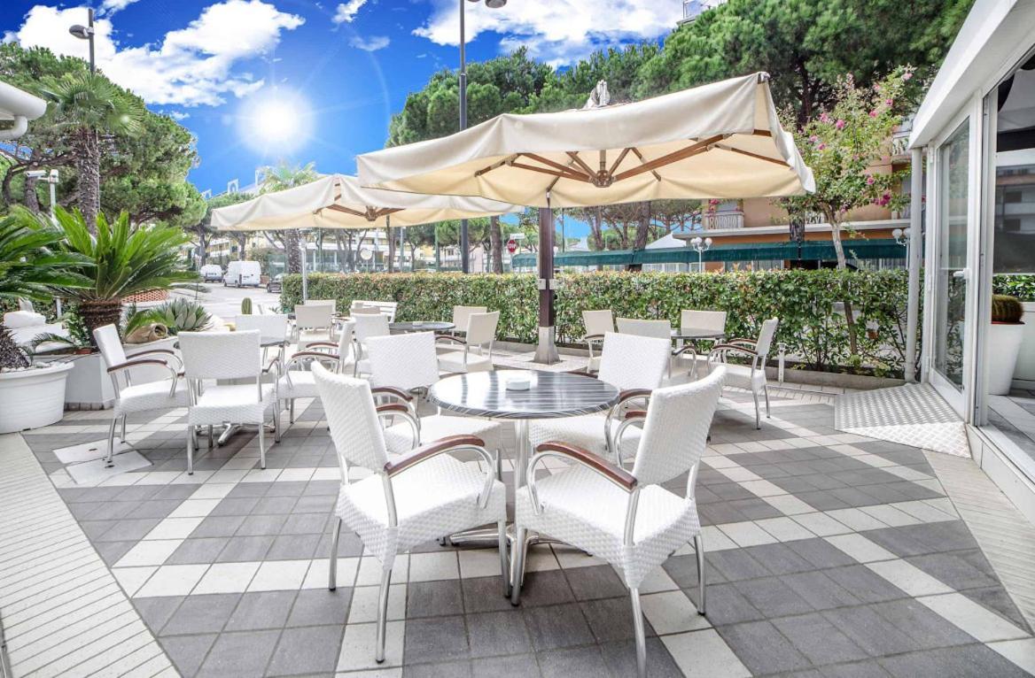 Hotel All'Orologio 3 Stelle Superior Caorle Exterior photo