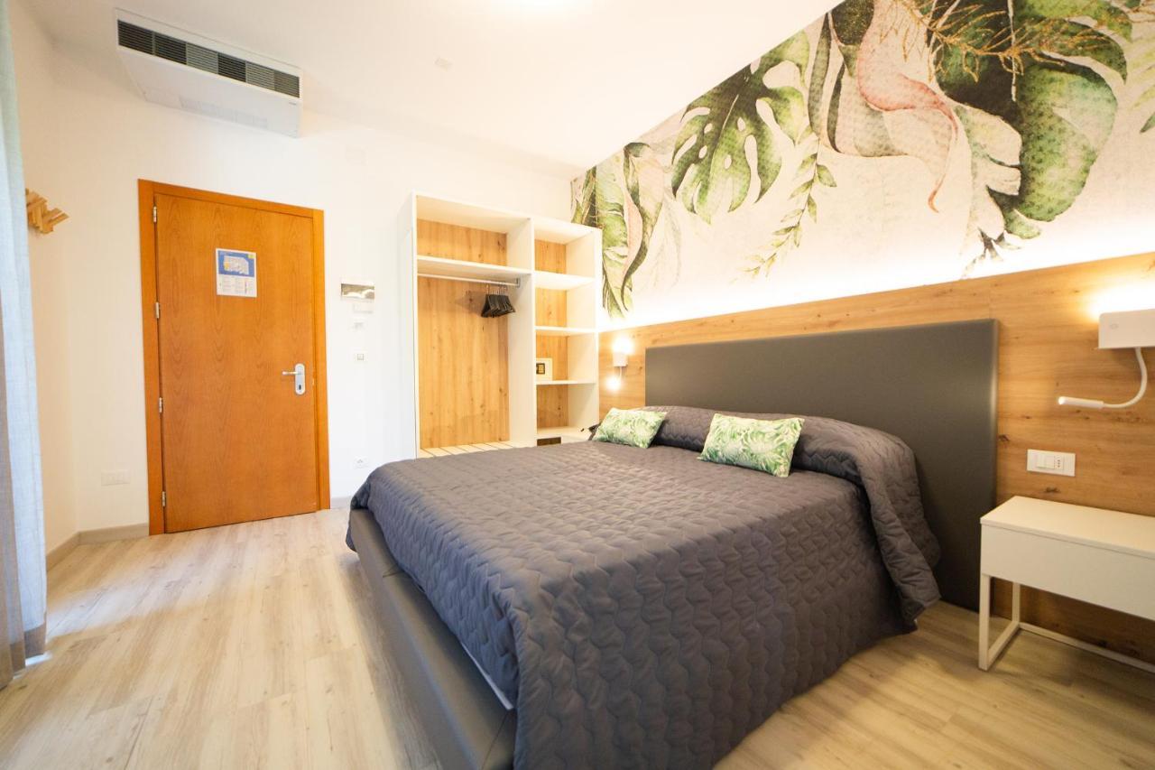 Hotel All'Orologio 3 Stelle Superior Caorle Exterior photo